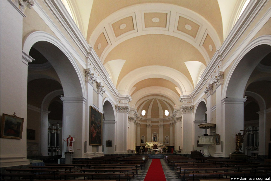 Cattedrale di Santa Maria della Neve (interno)