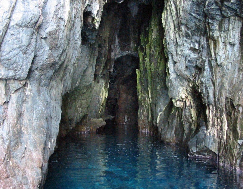 Grotta di Cala Piombo
