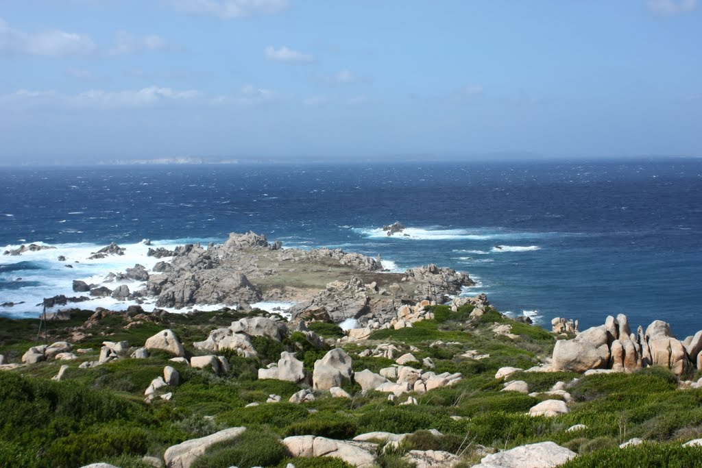 Isola di Municca (a sinistra di Rena Bianca)